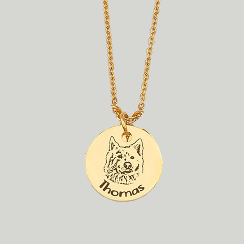 Custom pet portrait necklace featuring engraved dog or cat photo – Personalized pet jewelry gift in silver and gold