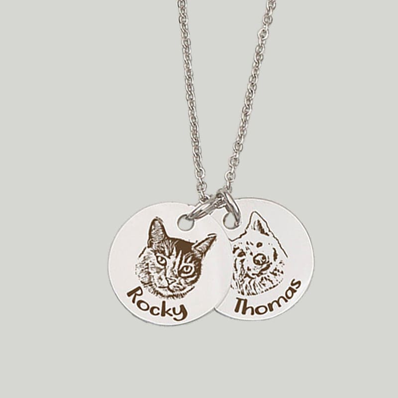 Custom pet portrait necklace featuring engraved dog or cat photo – Personalized pet jewelry gift in silver and gold