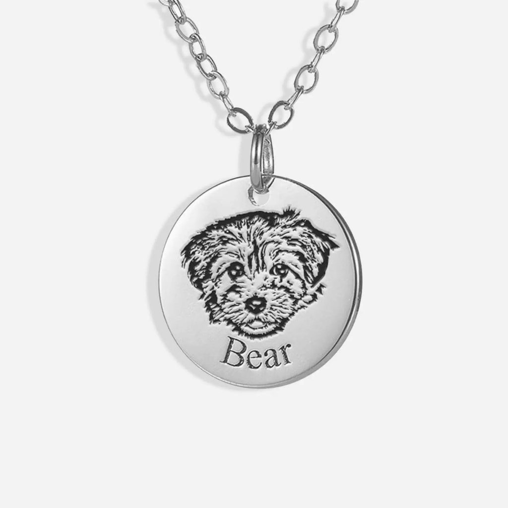 Custom pet portrait necklace featuring engraved dog or cat photo – Personalized pet jewelry gift in silver and gold